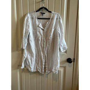 Beautiful Ellen Tracy Linen Button-Up Shirt. Its wrinkled because it's linen!